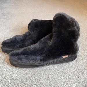 Acorn fuzzy slippers